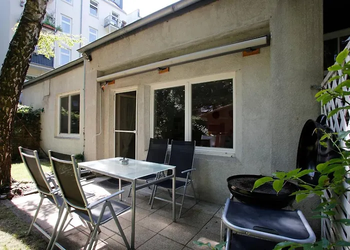 Peaceful City Garden Apartment Hamburg